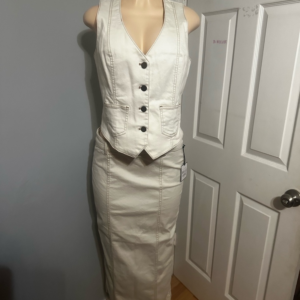 Belle Vere Elegant Cream Skirt Set